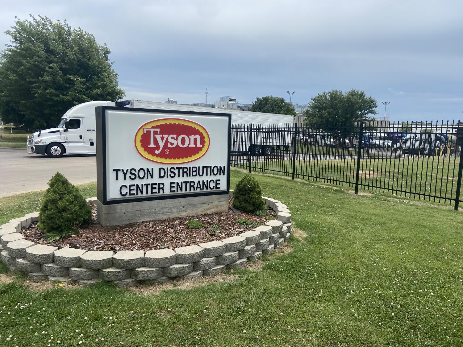 families-of-tyson-workers-with-covid-19-condemn-company-s-labor